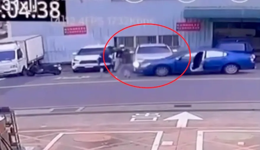 影/詐團車手開車衝撞拒捕　警開槍逮20歲男女送辦