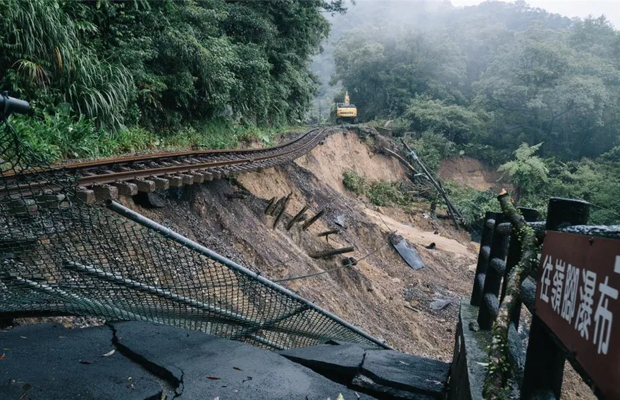 強降雨致災！台鐵平溪線停駛至2026年1月30日　瑞芳＝菁桐改客運接駁