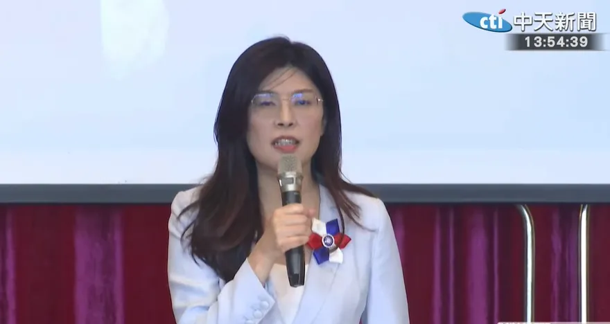 傳AIT下周約鄭麗文「面試」　關注藍營對國防預算立場