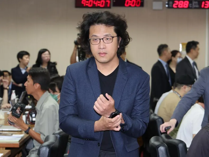 連again都拼錯？沈伯洋大出包　網酸爆：這怎能當美國間諜啦