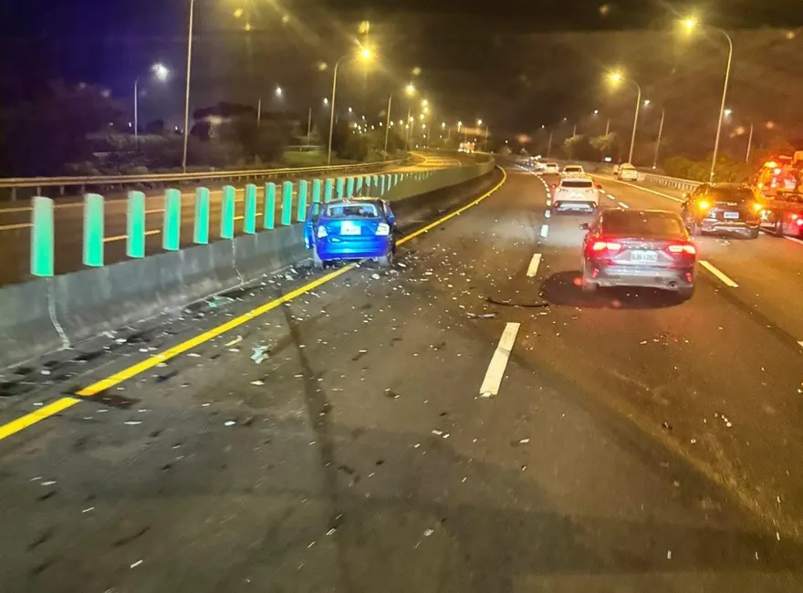 影/國3柳營段滿地金屬片！17車閃避不及輾過去　4人輕傷