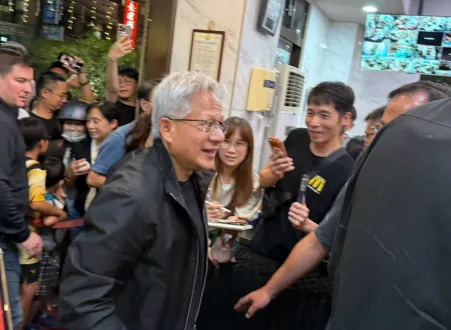 黃仁勳快閃台南！驚喜現身「劉家莊牛肉爐」