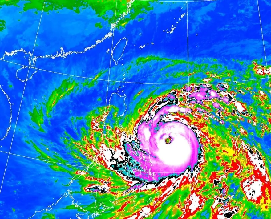 鳳凰颱風恐「攔腰斷頭式」橫掃台灣！預計中部登陸宜蘭出海