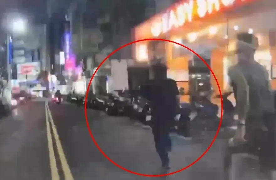 影/新莊街頭追捕！通緝犯拒檢狂奔　警「快腿」迅速制伏