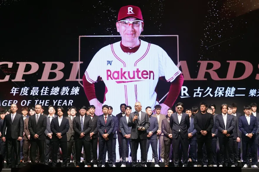 樂天冠軍教頭古久保遭撤換　球迷轟球團：不想經營就請滾出去