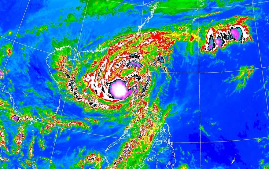 北東防共伴豪雨！鳳凰估今晚發海警　11/12、13最接近台灣