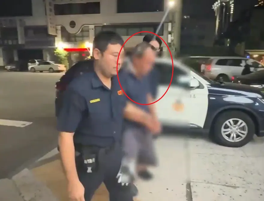 影/高雄66歲男尾隨8旬婦回家「借電話」　搶走金鍊當晚落網