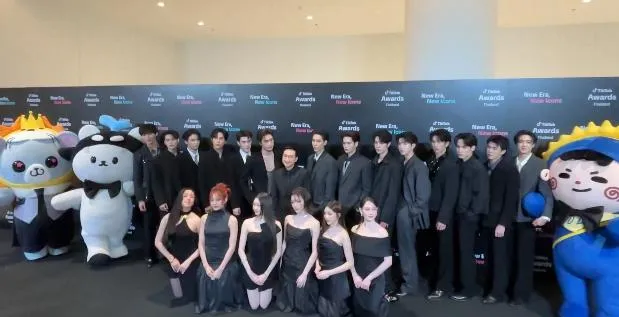 6女星穿短裙遭要求「跪在男星前方合照」　畫面曝光網氣炸