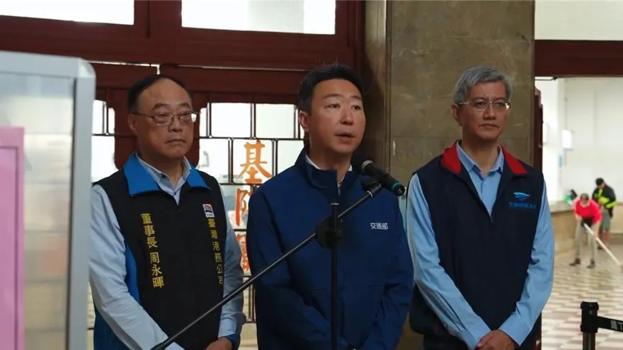 鳳凰襲台視察基隆港　陳世凱：12海浬內船隻勸不離就強制