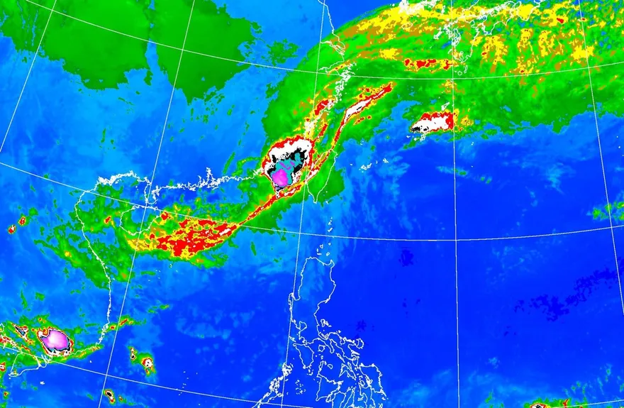 鳳凰暴風圈觸陸「9縣市警戒」　氣象署估17:00登陸屏東