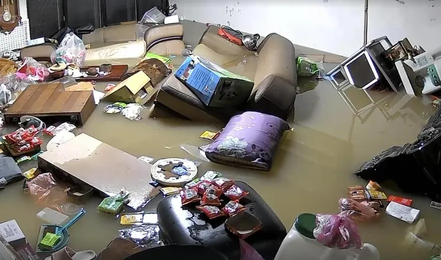 暴雨炸蘇澳！一樓遭淹沒「家具水上漂浮」如諾亞方舟