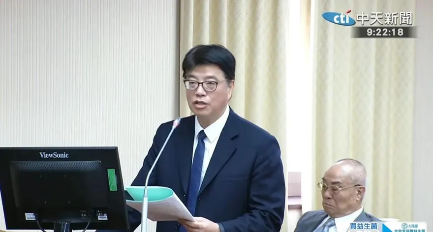 徐欣瑩諷：邱垂正帶沈伯洋赴陸交流　「澄清一些誤會也不錯」