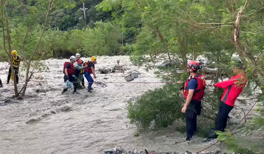 豪雨肆虐！土石流紅色警戒56條　集中宜蘭4鄉鎮、新北2區