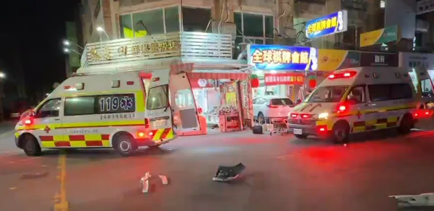 影/驚悚！雲林休旅車失控暴衝商店　4人門口聊天遭撞飛