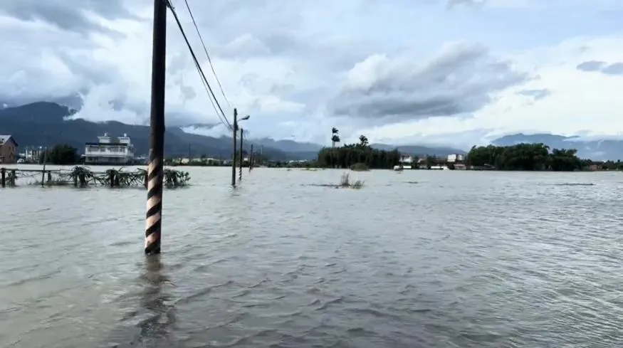 鳳凰颱風減弱成熱帶性低氣壓！全台11/13正常上班上課　僅2地停班課