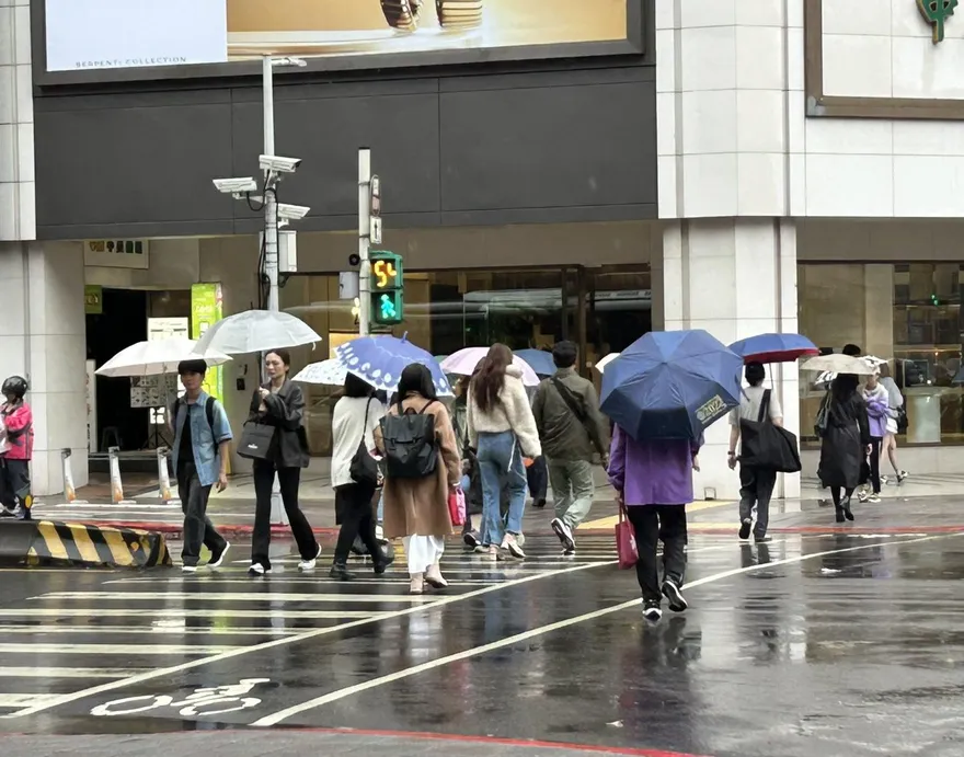 通勤注意！新冷空氣「最低剩12度」下週回歸濕雨天
