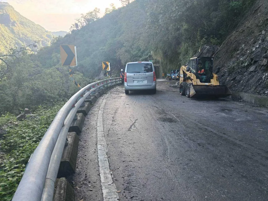 好消息！南橫公路「新武路段」邊坡落石阻路　今晨搶通完畢