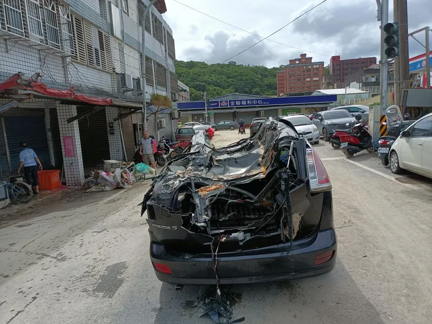陸戰隊兩棲車輾爆民車大轉折！2車主「仍未報案求償」