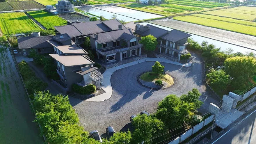 宜蘭渡假行館防水閘門立功！外圍一片汪洋　驚人對比曝