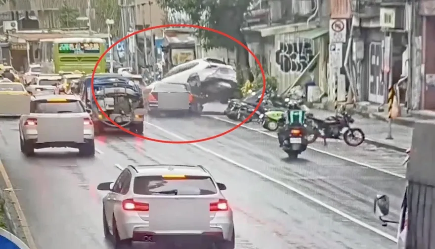 影/北市松山區轎車暴衝　連撞5車4人受傷