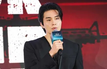 李棟旭回歸《殺人者2》認壓力大　出場嗨喊：We are back！