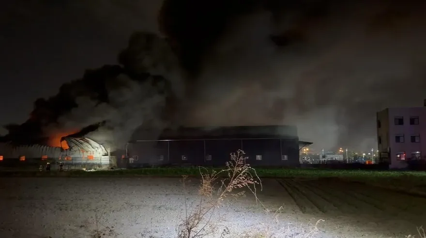 影/還在燒！台南廢水場大火狂燒2小時　影響到高雄7行政區