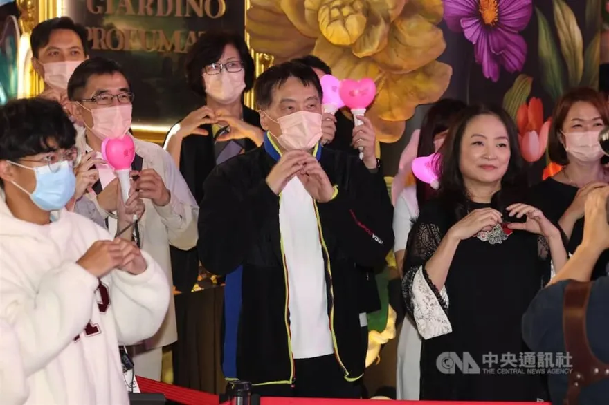 咖啡豆飆漲影響7-11超商咖啡？董座羅智先：苦撐中