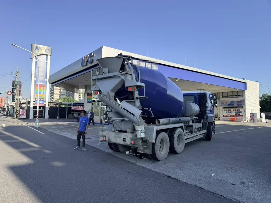 水泥預拌車左轉進加油站擦撞行人　8旬婦傷重不治