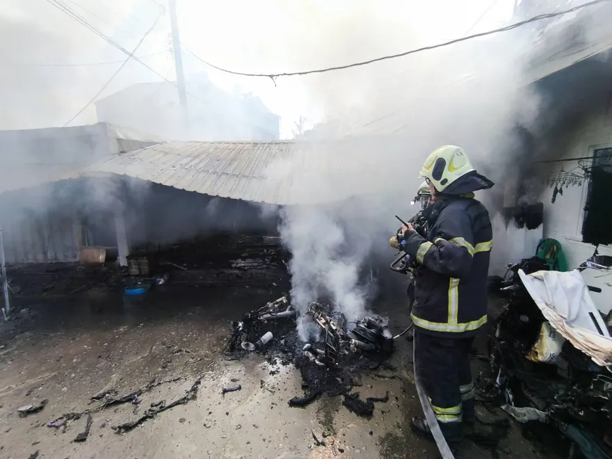 疑烹飪不慎釀禍！高雄三合院火警父子燙傷送醫