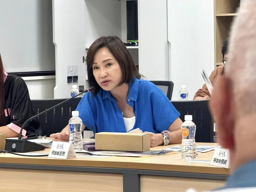 高雄起風了！柯志恩曬「藍重量級大老」合照　網嗨喊：最強後援