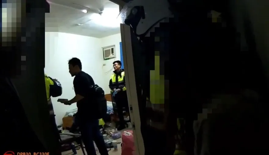 影/以為情侶吵架！淡水警到場驚見滿屋毒品和製毒工具