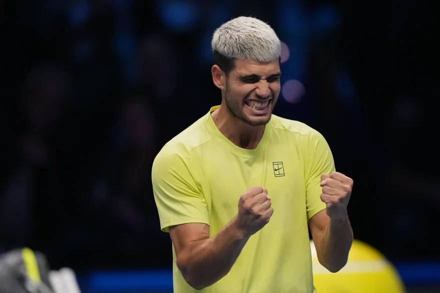 ATP年終賽/艾卡拉茲闖進冠軍戰　地主辛納連霸剩一步