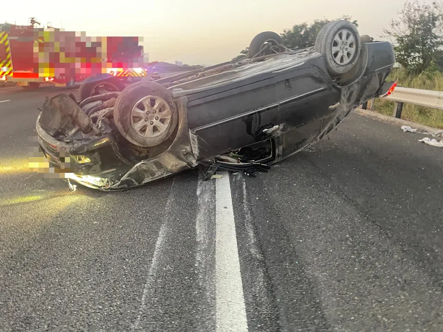 影/國1虎尾段3車追撞翻覆5傷　19歲男噴出車外慘死