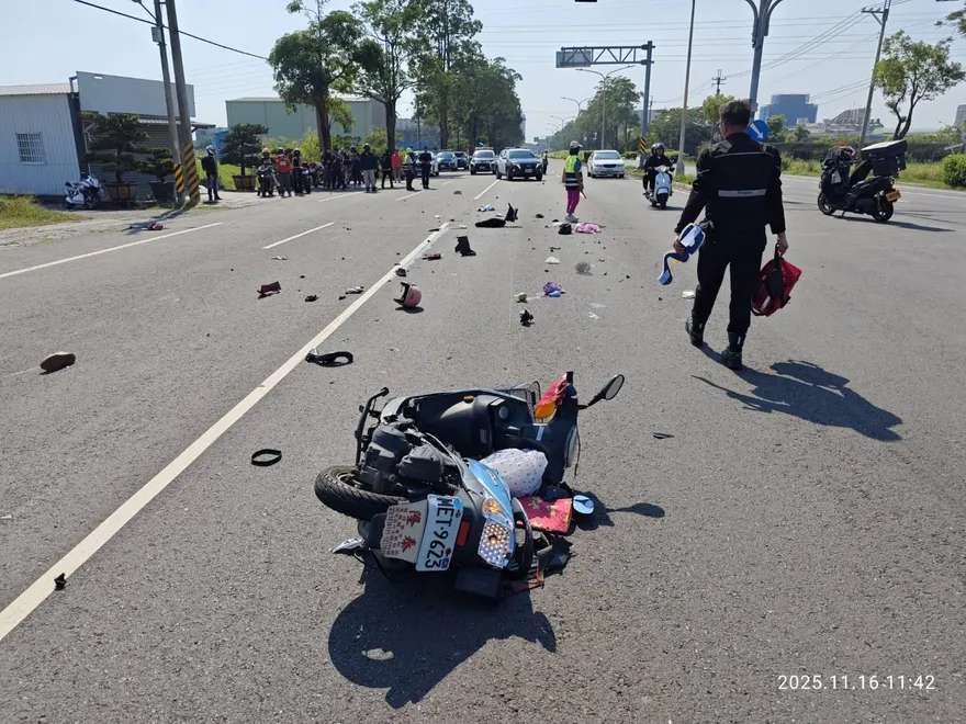搶救無效！台南「2機車對撞解體」　65歲女慘死
