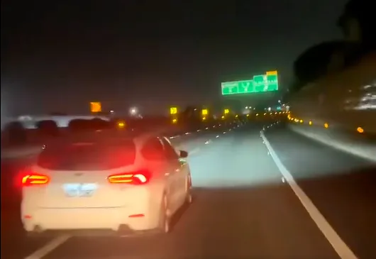 影/不爽被閃燈！國1永康段逼車狂魔蛇行亂切　可罰3.6萬