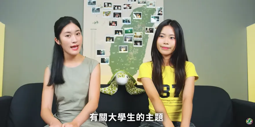 女青鳥昔氣炸被說綠側翼！今被抓包主持民進黨節目  網酸：恭喜求職成功