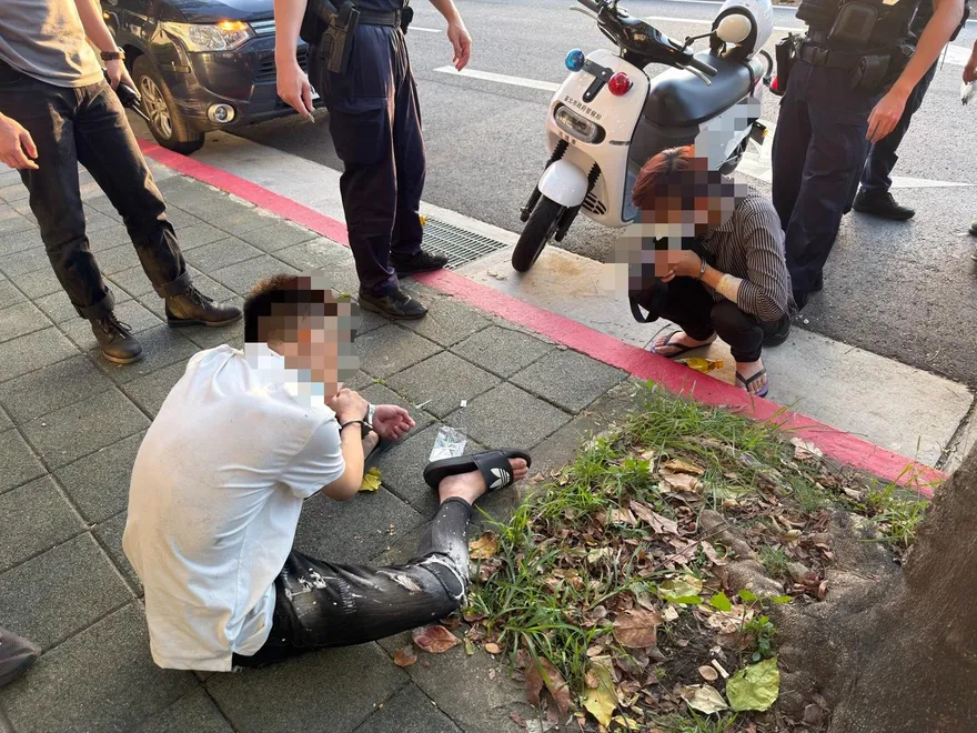 拒檢逃逸！內湖警逮通緝犯　查獲毒品+折疊刀