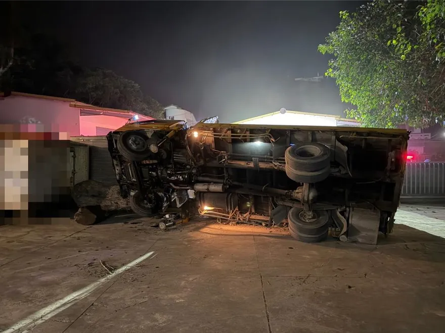 高雄工地爆死亡意外！大貨車失衡翻覆　壓死7旬工人