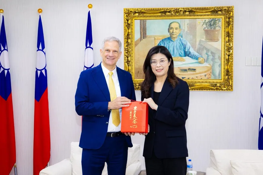 霸氣！鄭麗文連續見5大國使節　大破綠營「歐洲封殺」謠言