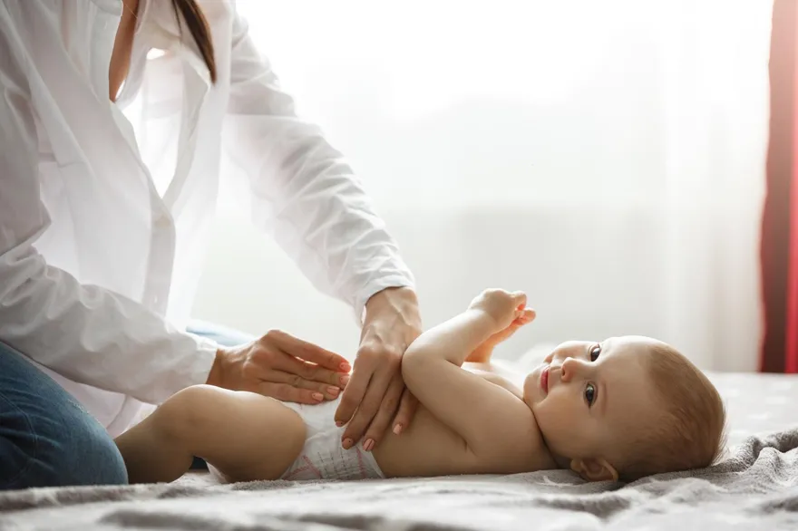 爸媽注意！寶寶換尿布髖關節發出「咔嗒聲」恐為脫臼警訊