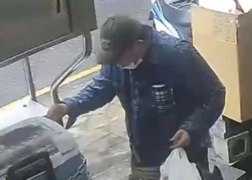 還未營業！林口阿伯保冷箱「偷塞600元」　地瓜球攤販嚇壞