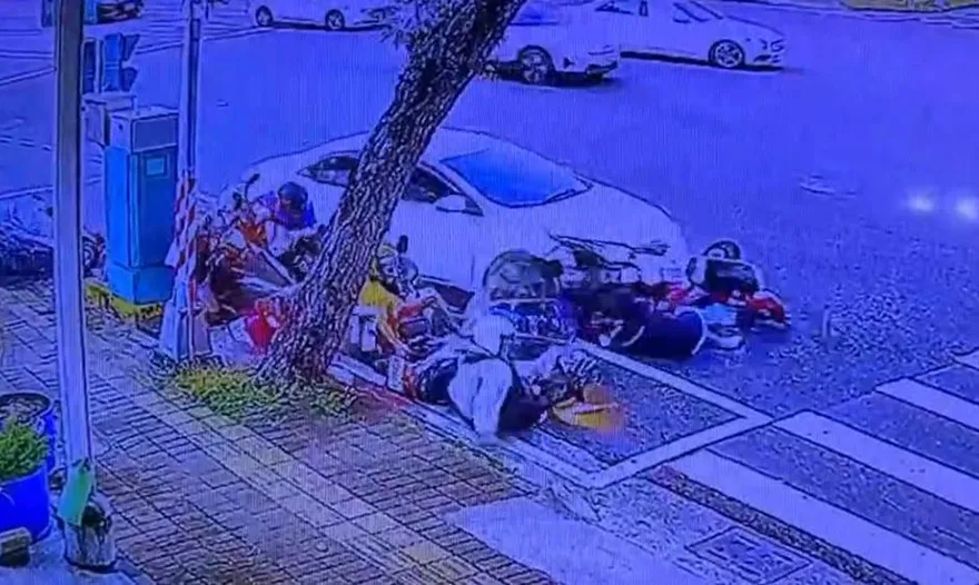 高雄翁開車爆衝釀1死8傷　檢複訊後諭令30萬交保