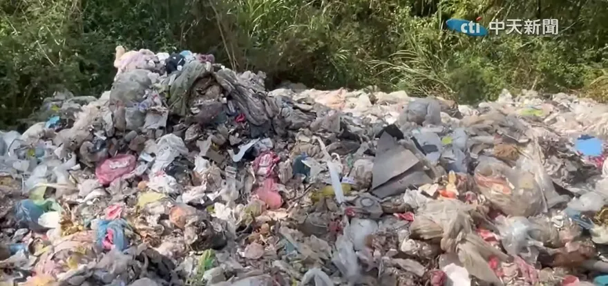 高雄燕巢月世界驚見垃圾山　國民黨：陳其邁又要演出震怒戲碼？
