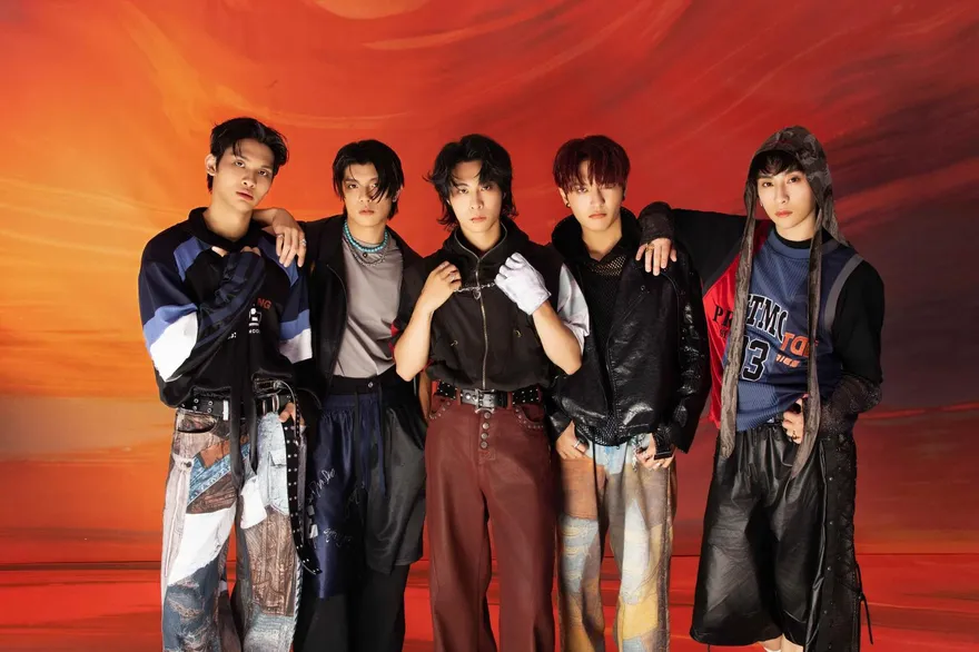 FEniX登越南選秀爆紅　強碰颱風亂行程留遺憾