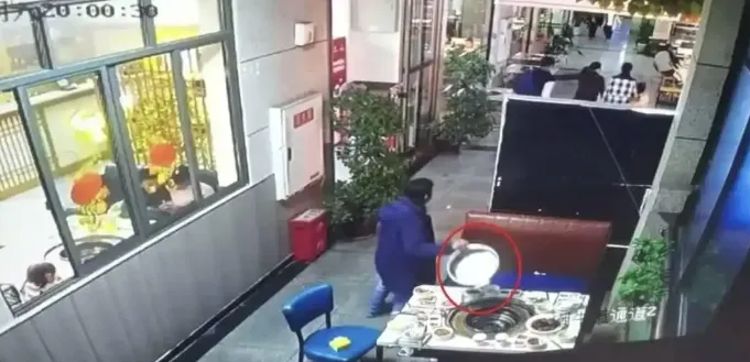 店家傻眼！陸客吃霸王餐「下秒順走鍋」　網：好吃到連鍋都打包