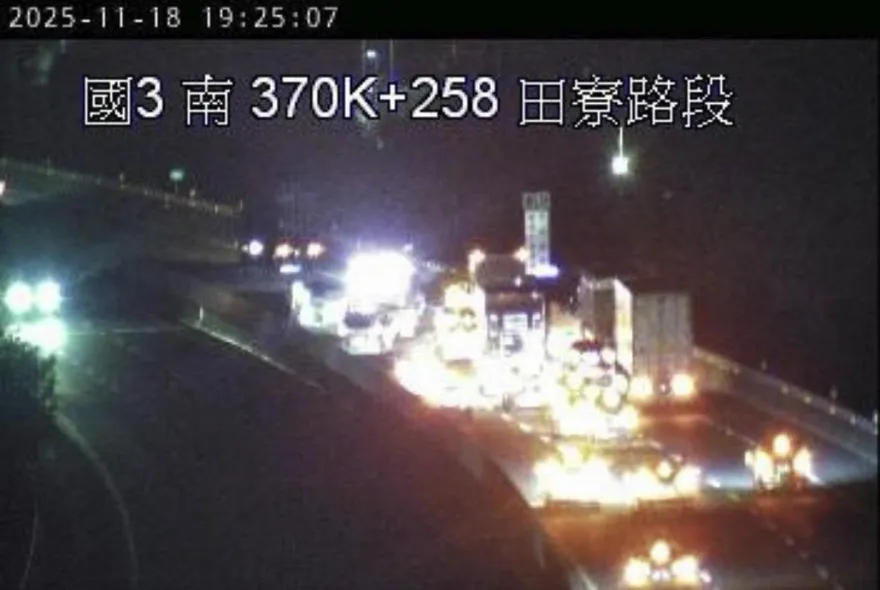 國3慘烈事故！「追撞翻覆」傷亡不明、特搜人員出動了