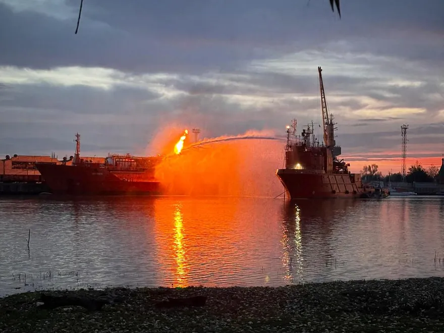 影/俄無人機夜襲擊敖德薩！土耳其油輪起火、羅馬尼亞撤離邊境村莊