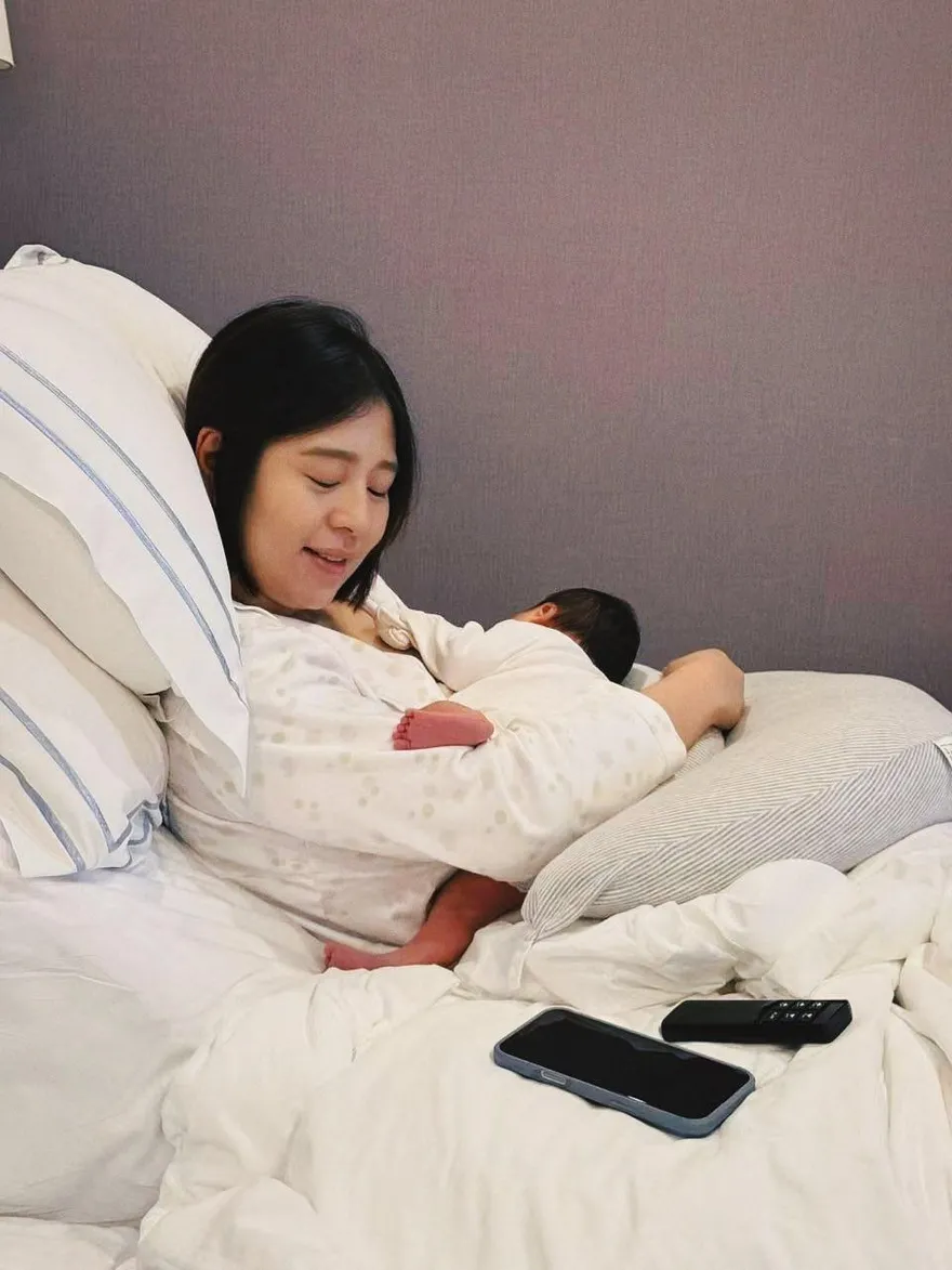 劉品言生了！迎愛女誇：衝著漂亮來的　連晨翔甜曬合照