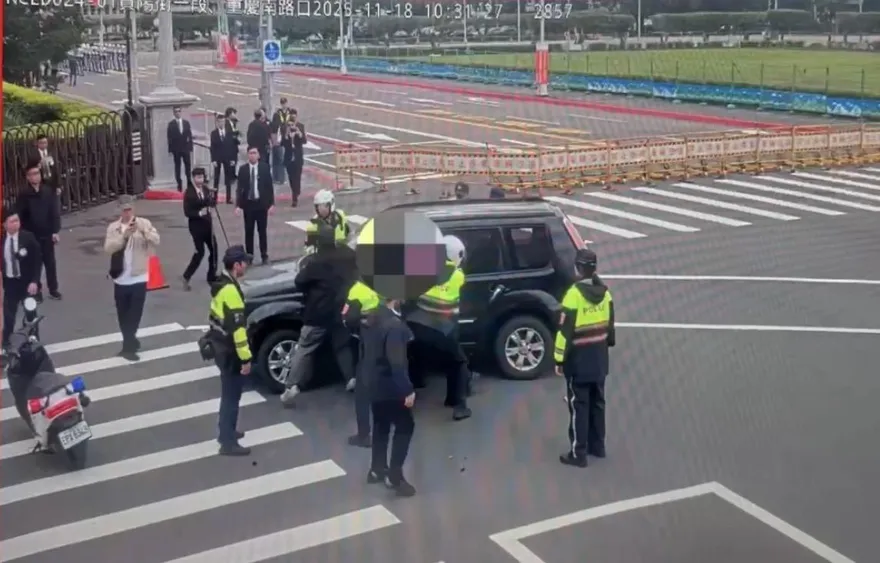 影/總統府前男子駕車衝撞管制哨　警包圍拖下車送辦