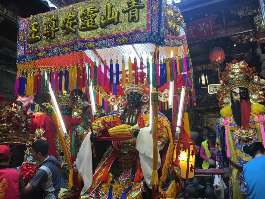 文總首推萬華大鬧熱聯名香火袋　青山王、北港媽親自校稿